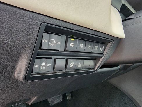 Used 2024 Toyota Sequoia Capstone image 18