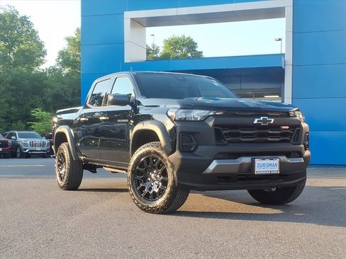 Used 2025 Chevrolet Colorado Trail Boss AWD/4WD image 1