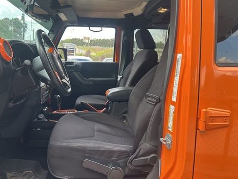 Used 2013 Jeep Wrangler Unlimited Sport image 9