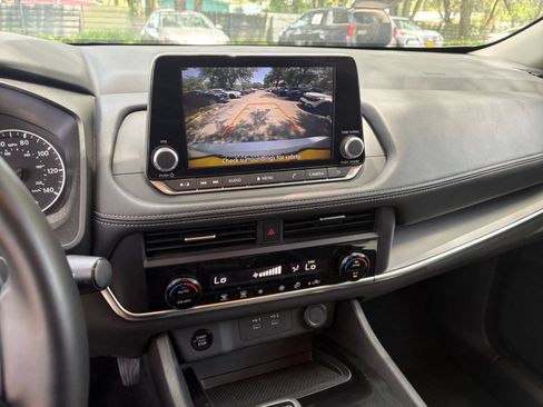 Used 2025 Nissan Rogue SV AWD/4WD image 25