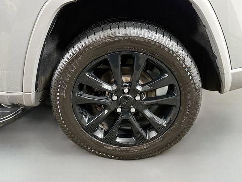 Used 2020 Jeep Grand Cherokee Altitude image 30