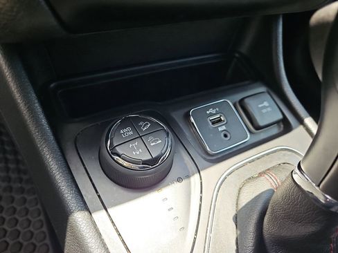 Used 2019 Jeep Cherokee Trailhawk w/ Cold Weather Group image 25