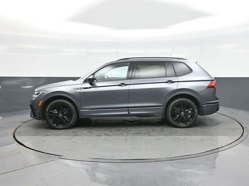 Used 2022 Volkswagen Tiguan SE R-Line image 4
