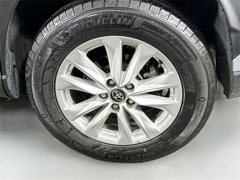 Used 2024 Toyota Corolla Cross LE image 28