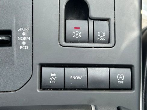 Used 2020 Toyota Highlander XLE FWD image 31