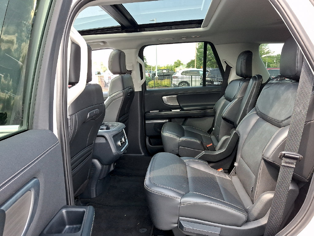 Used 2025 Ford Expedition Platinum AWD/4WD image 10