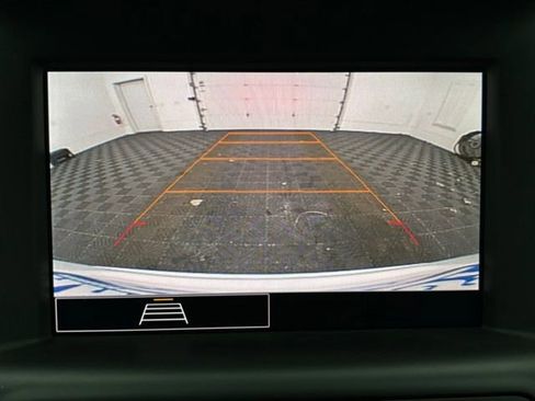 Used 2024 GMC Terrain SLE w/ Driver Convenience Package image 4