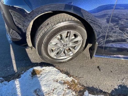 Used 2025 Toyota Sienna XLE image 27