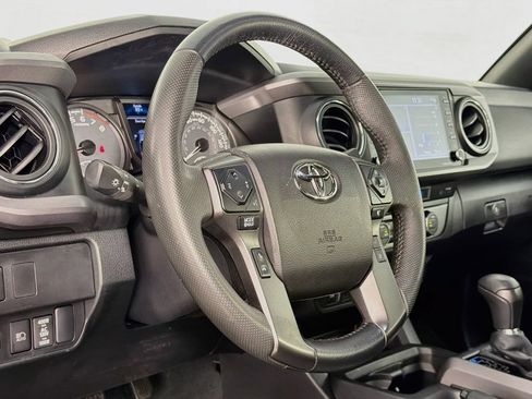 Used 2022 Toyota Tacoma TRD Sport w/ Technology Package AWD/4WD image 38