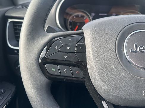 Used 2023 Jeep Cherokee Altitude Lux image 27