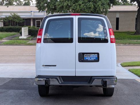 Used 2025 Chevrolet Express 2500 w/ Driver Convenience Package RWD image 6