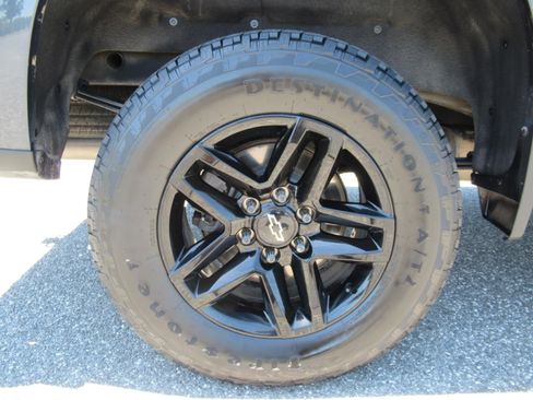 Used 2022 Chevrolet Silverado 1500 LT Trail Boss w/ LT Trail Boss Premium Package AWD/4WD image 8