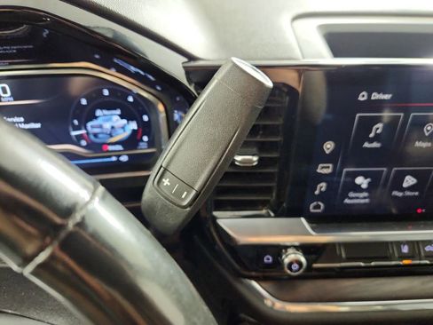 Used 2024 GMC Sierra 2500 SLT w/ SLT Convenience Package image 21