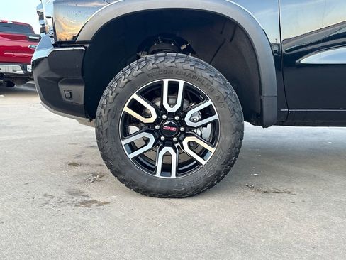 Used 2025 Chevrolet Silverado 1500 ZR2 w/ Technology Package image 32