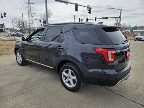 Used 2017 Ford Explorer XLT w/ Equipment Group 202A AWD/4WD image 8
