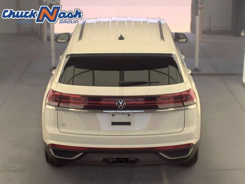Used 2025 Volkswagen Atlas Cross Sport SE FWD image 8