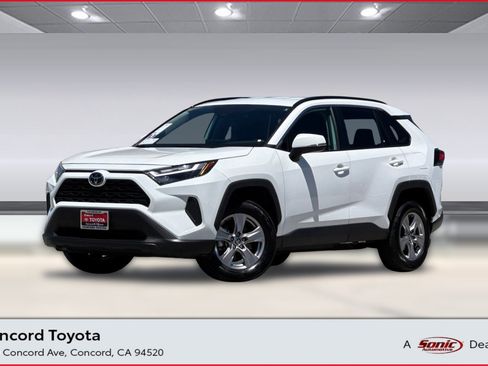 Used 2025 Toyota RAV4 XLE AWD/4WD image 1