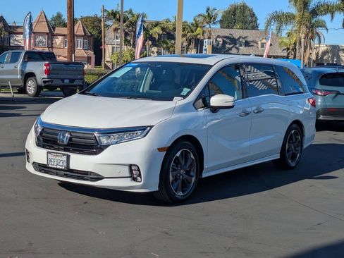 Certified 2023 Honda Odyssey Elite image 3