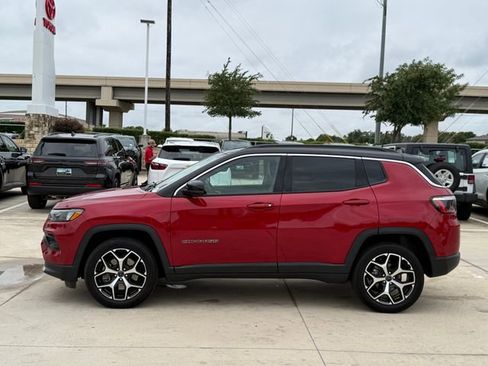 Used 2025 Jeep Compass Limited AWD/4WD image 7