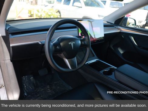 Used 2023 Tesla Model Y Long Range image 15
