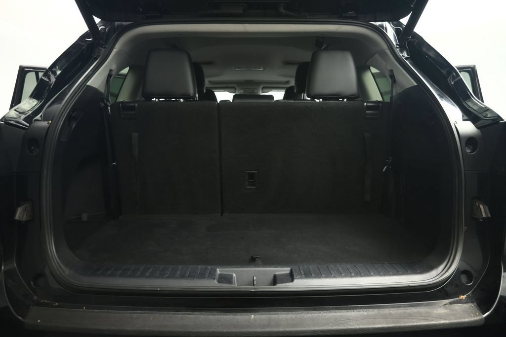 Used 2021 Toyota Highlander XLE AWD/4WD image 60