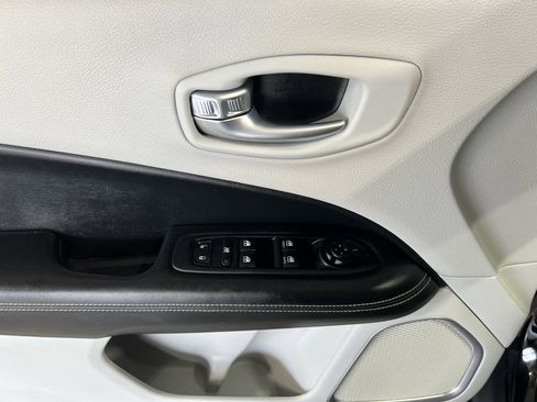 Used 2018 Jeep Compass Latitude w/ Popular Equipment Group image 22