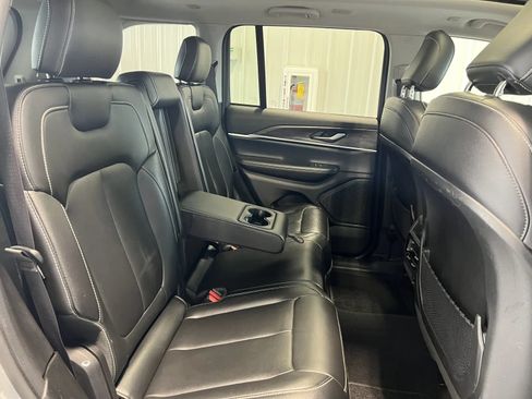 Used 2024 Jeep Grand Cherokee Limited AWD/4WD image 25