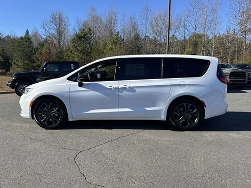 New 2026 Chrysler Pacifica Select FWD image 10