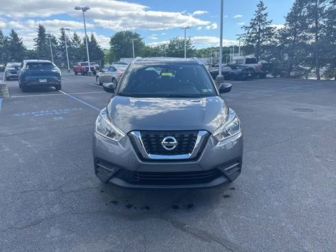 Used 2019 Nissan Kicks S FWD image 2