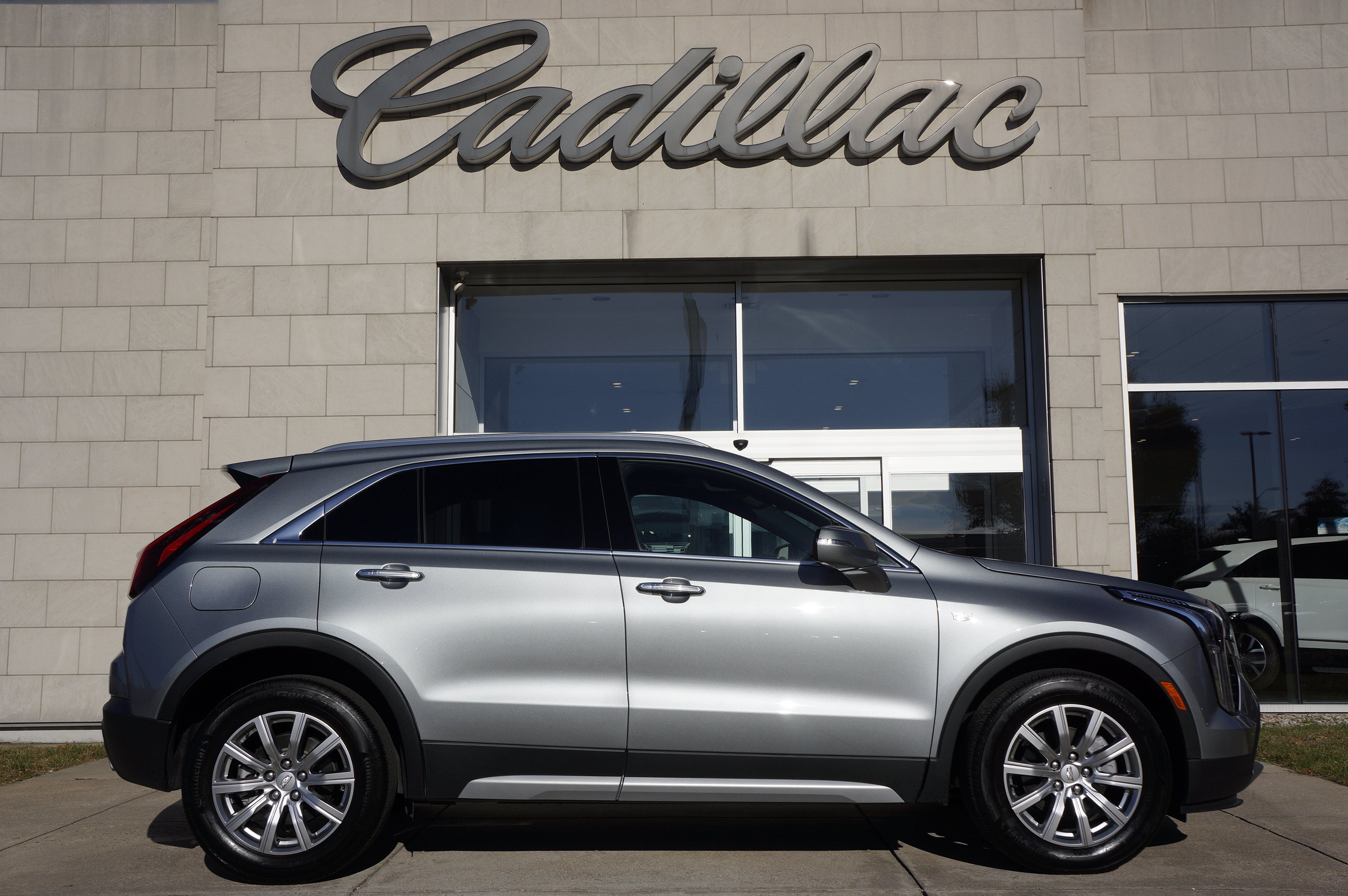 Used 2023 Cadillac XT4 Premium Luxury w/ Cold Weather Package AWD/4WD image 3