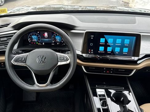 Used 2024 Volkswagen Atlas Cross Sport SE w/ Panoramic Sunroof Package image 25