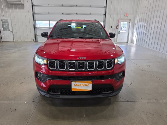 Used 2025 Jeep Compass Latitude AWD/4WD image 3