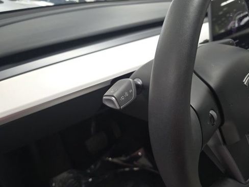 Used 2024 Tesla Model Y Long Range AWD/4WD image 32