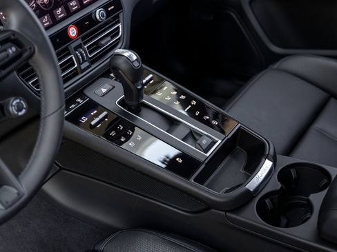 Certified 2026 Porsche Macan AWD/4WD image 40