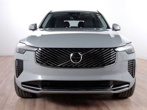 Certified 2025 Volvo XC90 B5 Plus image 2