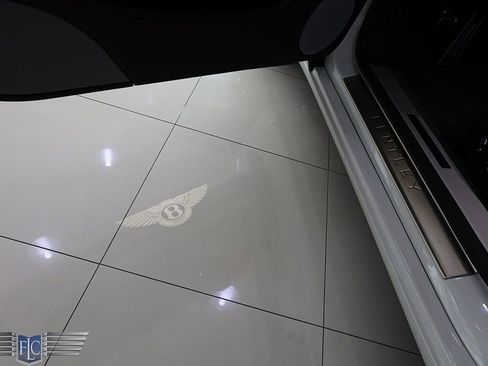 Used 2022 Bentley Continental GT V8 image 14