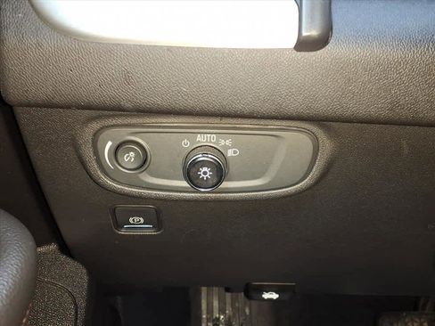 Used 2020 GMC Terrain SLE image 17