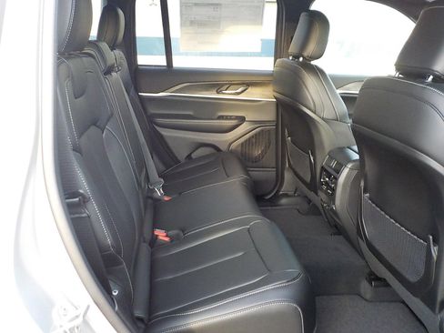 New 2025 Jeep Grand Cherokee Limited image 15