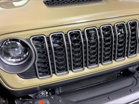 Used 2025 Jeep Gladiator Mojave AWD/4WD image 28