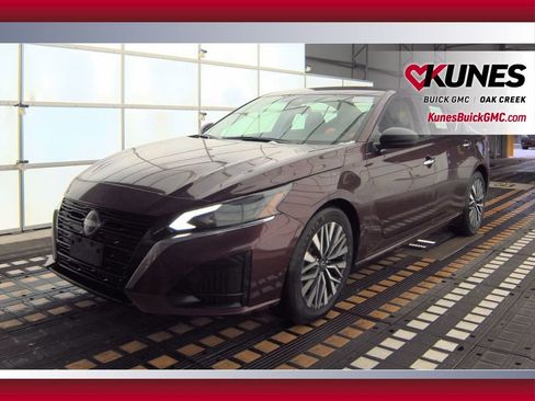 Used 2024 Nissan Altima 2.5 SV image 25