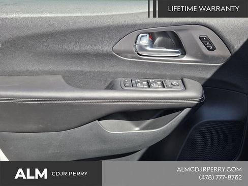 New 2026 Chrysler Pacifica Select image 28