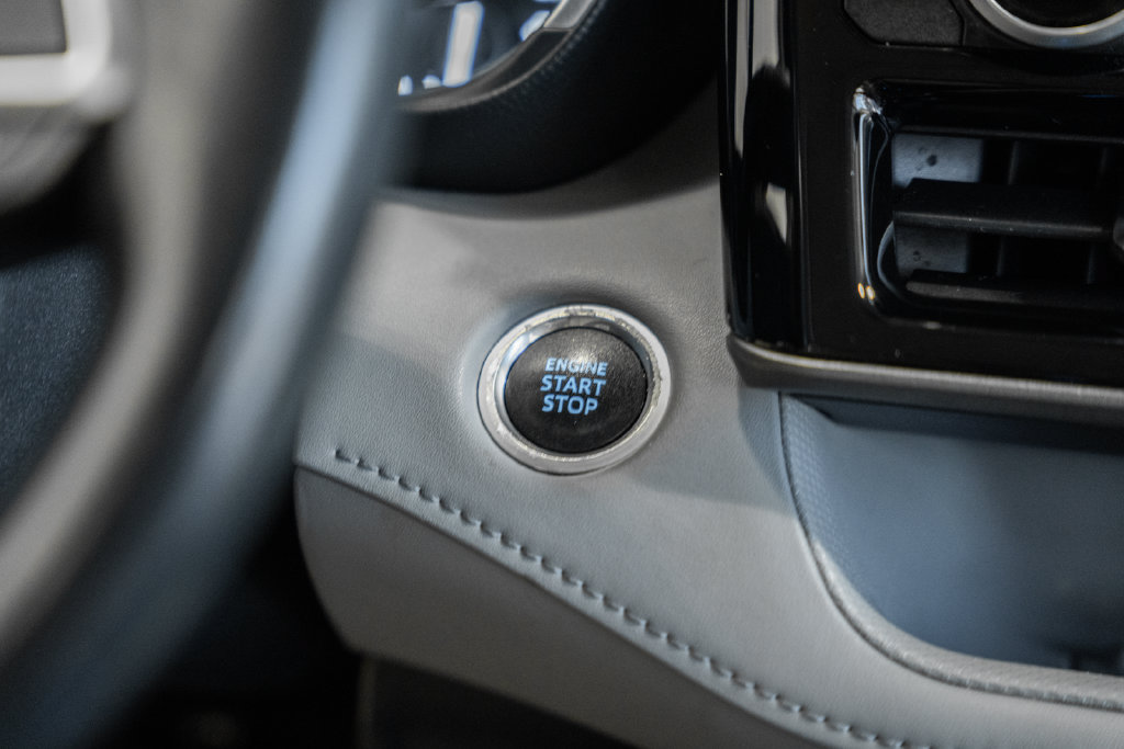Used 2020 Toyota Highlander XLE AWD/4WD image 19