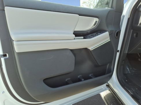 New 2026 Ford Expedition Active image 9