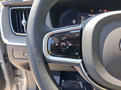 Used 2025 Volvo XC60 B5 Plus image 19