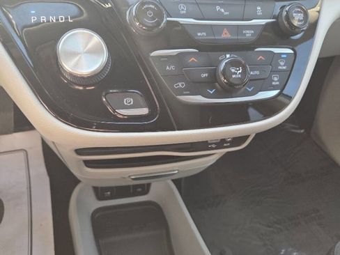 Used 2018 Chrysler Pacifica Touring Plus w/ Tire & Wheel Group image 11