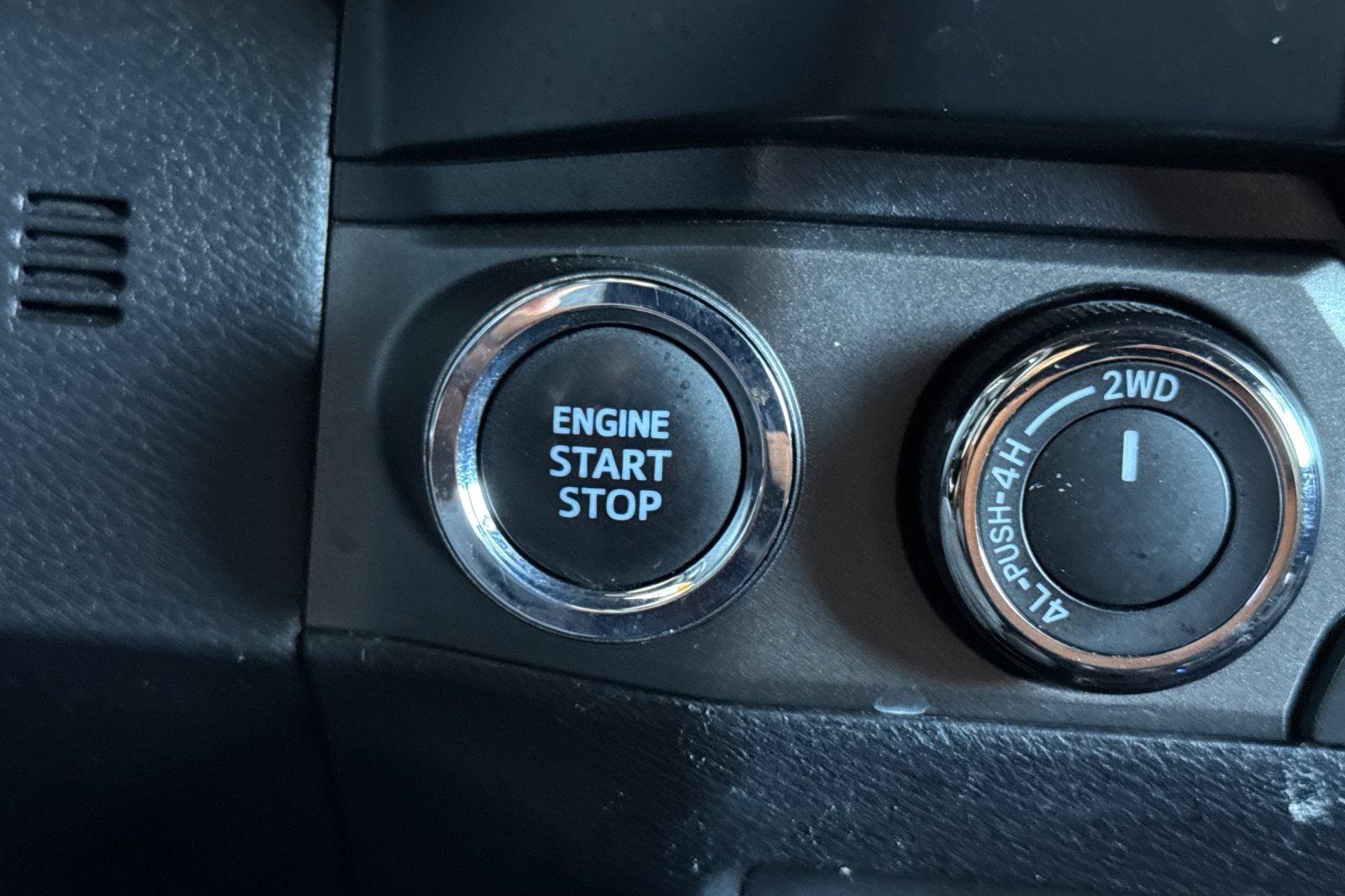 Certified 2023 Toyota Tacoma TRD Off-Road AWD/4WD image 26