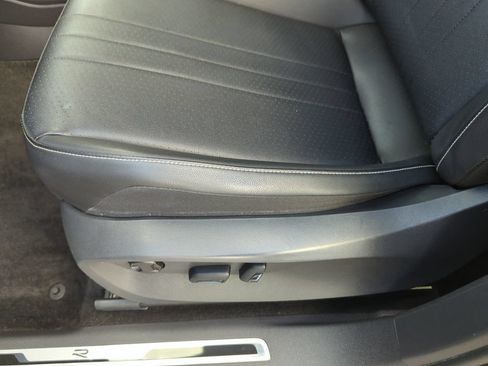 Used 2023 Volkswagen Tiguan SE R-Line FWD image 33