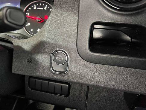Used 2025 Mercedes-Benz Sprinter 2500 image 27