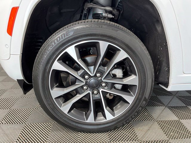 Used 2022 Jeep Grand Cherokee Overland AWD/4WD image 11