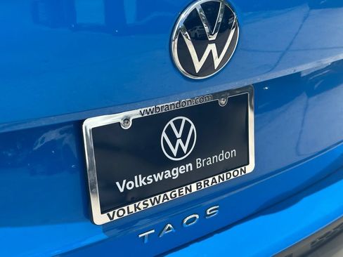 Certified 2022 Volkswagen Taos SE FWD image 32